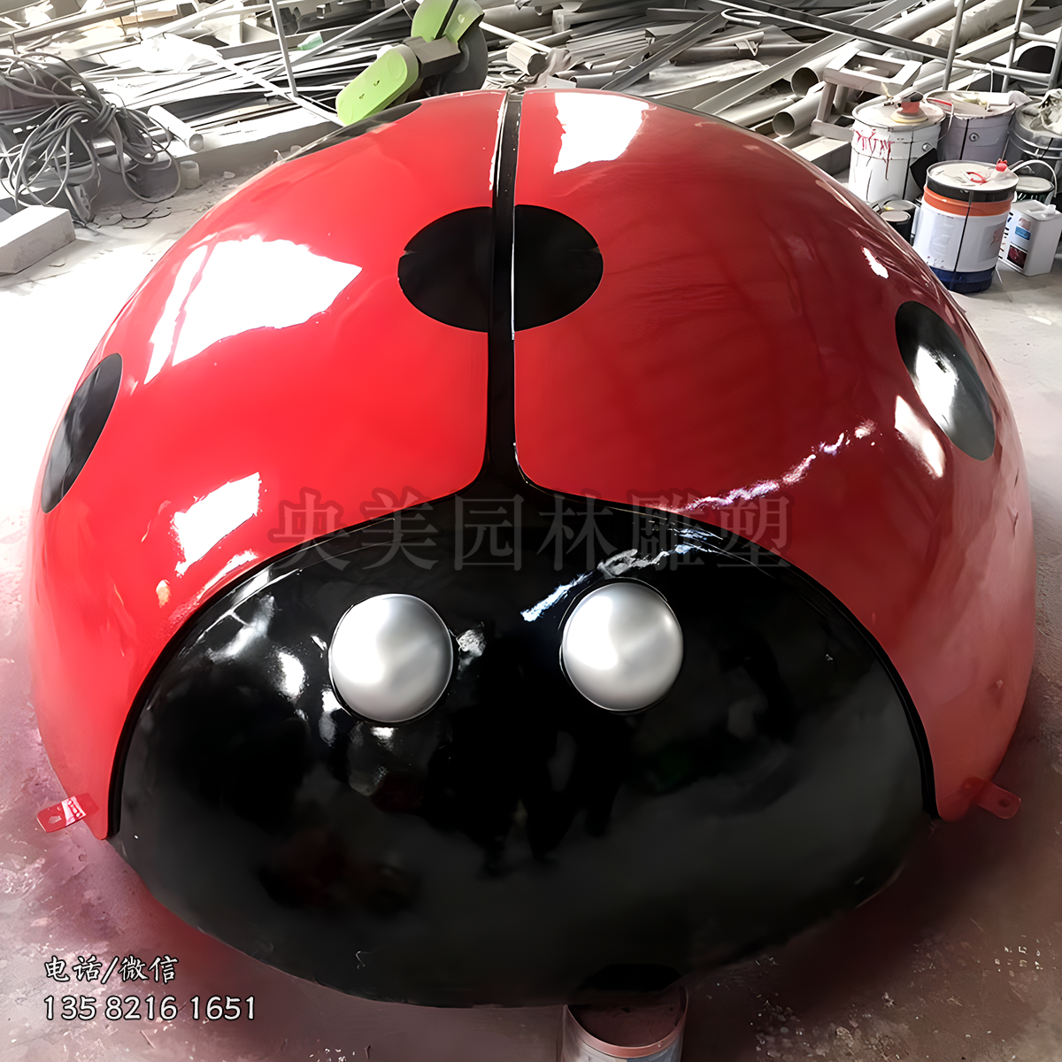 紅色的不銹鋼瓢蟲(chóng)雕塑